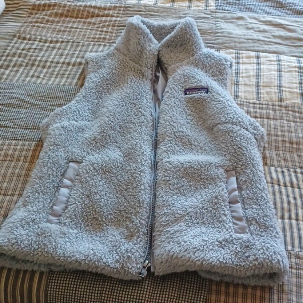 Small woman's gray patagonia vest